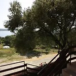 招待所 And By The Sea - Gonar, Rab - 2002