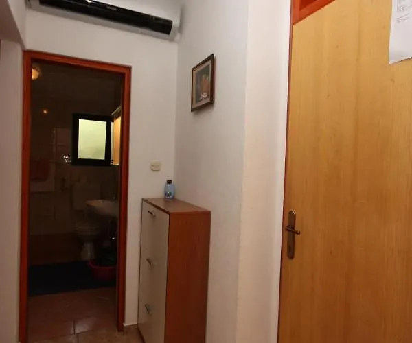 Apartments And Rooms By The Sea Supetarska Draga - Gonar, Rab - 2002 Gostinjska kuća 3*